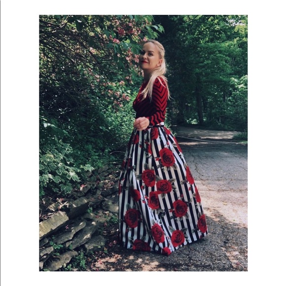 Stripes & red roses 🌹 full length skirt S-M - Picture 3 of 6